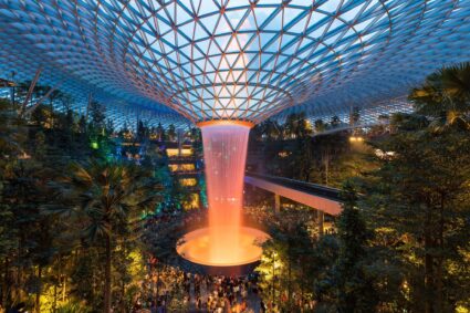 Menikmati Indahnya Jewel Changi Airport di Singapura