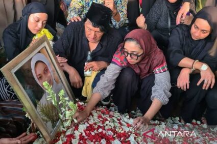 Marissa Haque Meninggal Dunia di Usia 61 Tahun:  Kehilangan Besar bagi Dunia Hiburan dan Politik Indonesia